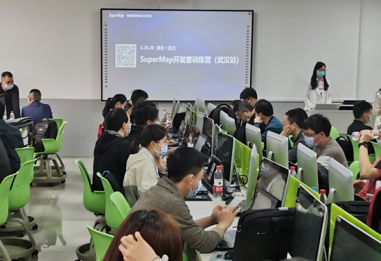 武漢大學GIS教學與應用創新中心與超圖軟件攜手舉辦開發者訓練營，推動教育行業軟件開發創新